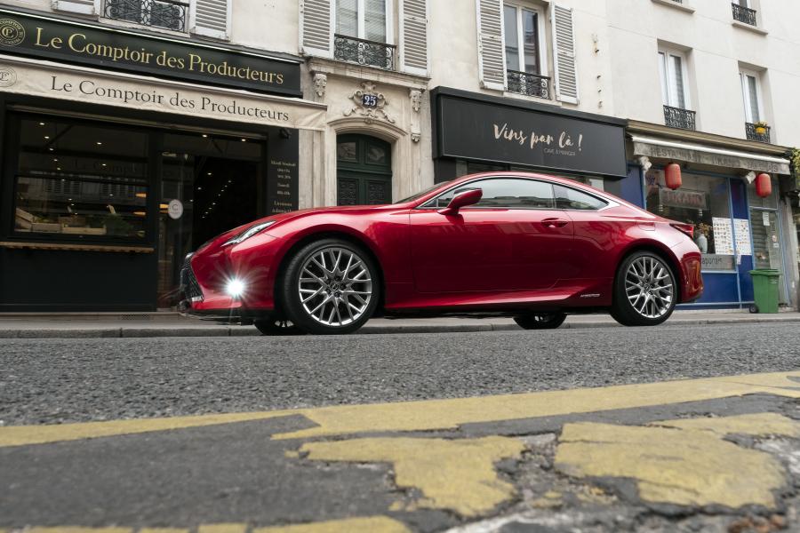  Lexus RC300h 2018 года  (WW) (фото 55 из 139)